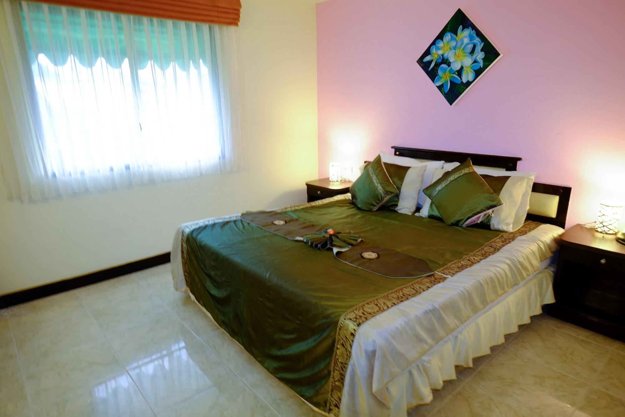 Adonis Guest House Patong Exterior photo
