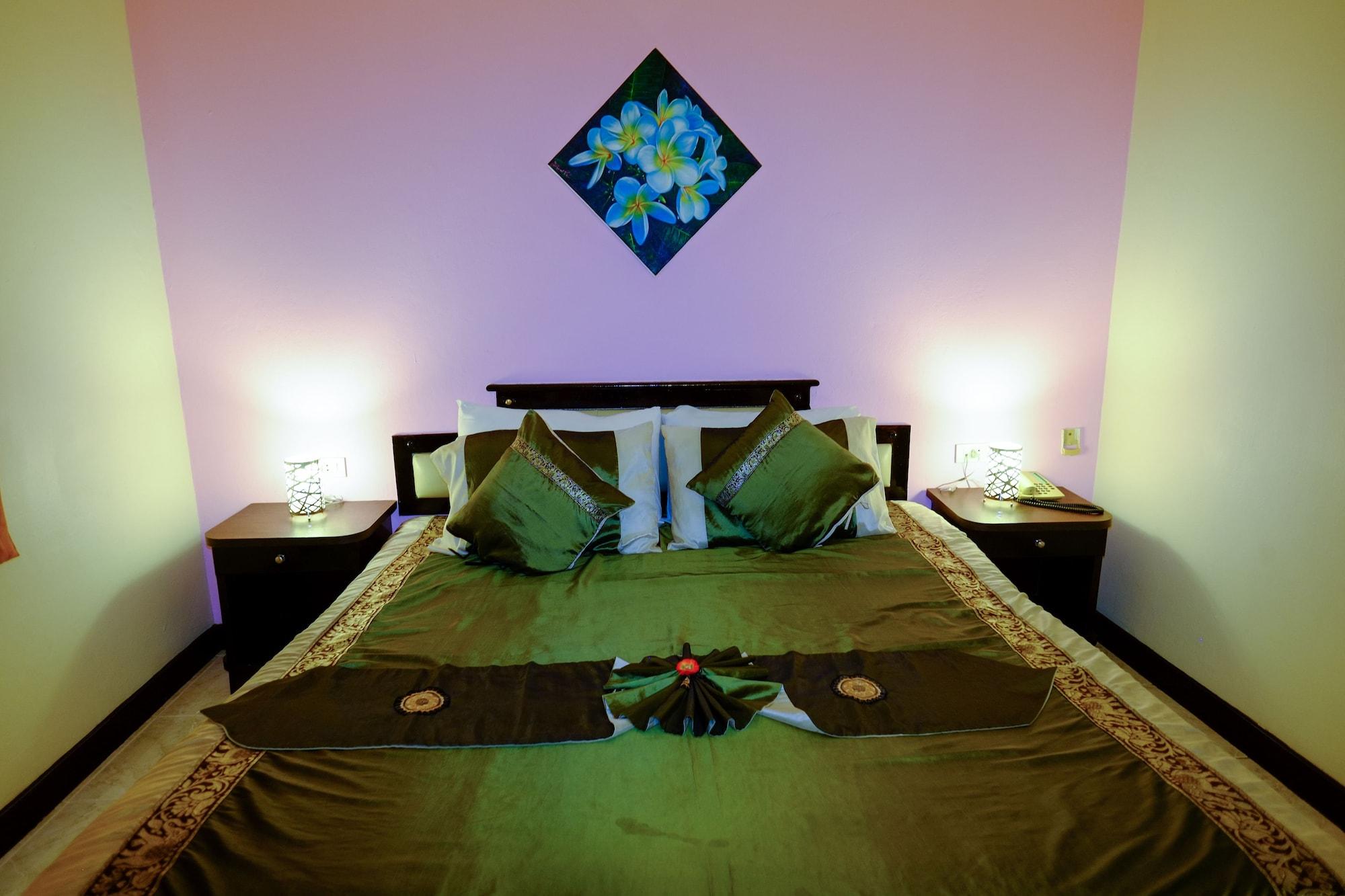 Adonis Guest House Patong Exterior photo