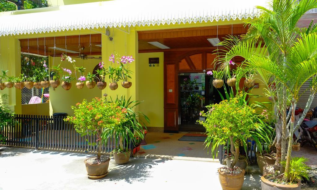 Adonis Guest House Patong Exterior photo
