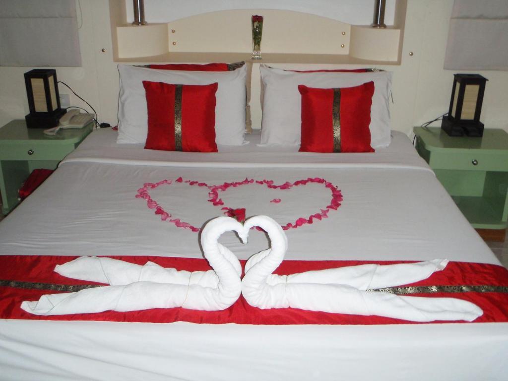 Adonis Guest House Patong Room photo