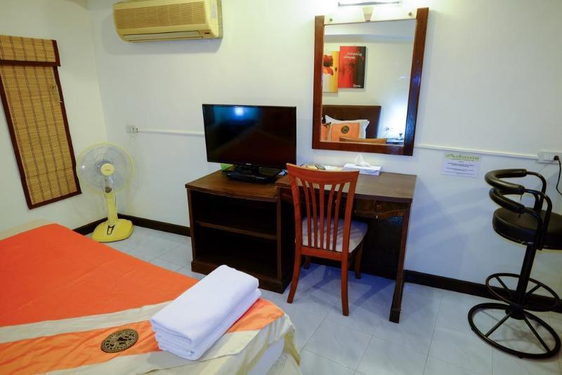 Adonis Guest House Patong Exterior photo
